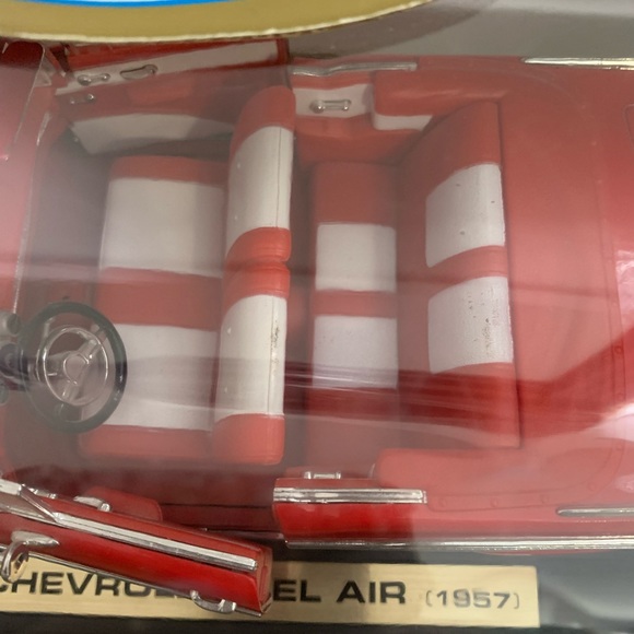 1957 Chevrolet Bel Air Road Tough Collection Die-Cast Metal 1:18 - Picture 8 of 11